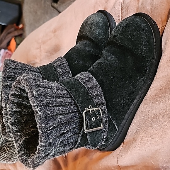 AWESOME UGG CABLE SOCK TRIM WITH BUCKLE BOOTS - Picture 1 of 10